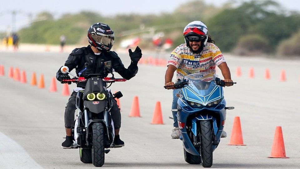  قاب‌های جالب از مسابقه اتومبیلرانی شتاب در جزیره کیش با خودروهای لاکچری