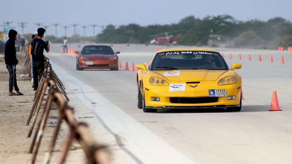 قاب‌های جالب از مسابقه اتومبیلرانی شتاب در جزیره کیش با خودروهای لاکچری