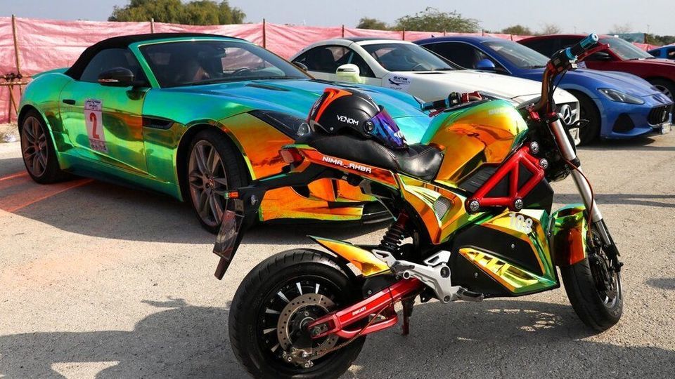  قاب‌های جالب از مسابقه اتومبیلرانی شتاب در جزیره کیش با خودروهای لاکچری