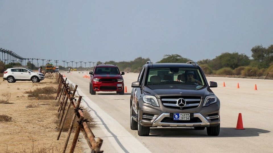  قاب‌های جالب از مسابقه اتومبیلرانی شتاب در جزیره کیش با خودروهای لاکچری