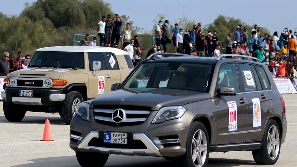  قاب‌های جالب از مسابقه اتومبیلرانی شتاب در جزیره کیش با خودروهای لاکچری