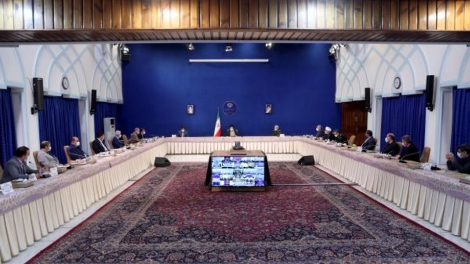 رئیس جمهور: رعایت اصول بهداشتی، پیشگیری و نظارت دقیق تنها راه مصون ماندن از موج جدید کرونا است/ ارائه گزارش از وضعیت شیوع سویه جدید اُمیکرون در جهان