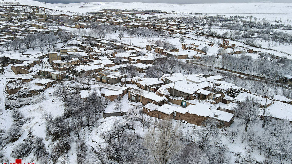 بارش برف در روستای یولقون آغاج - تکاب