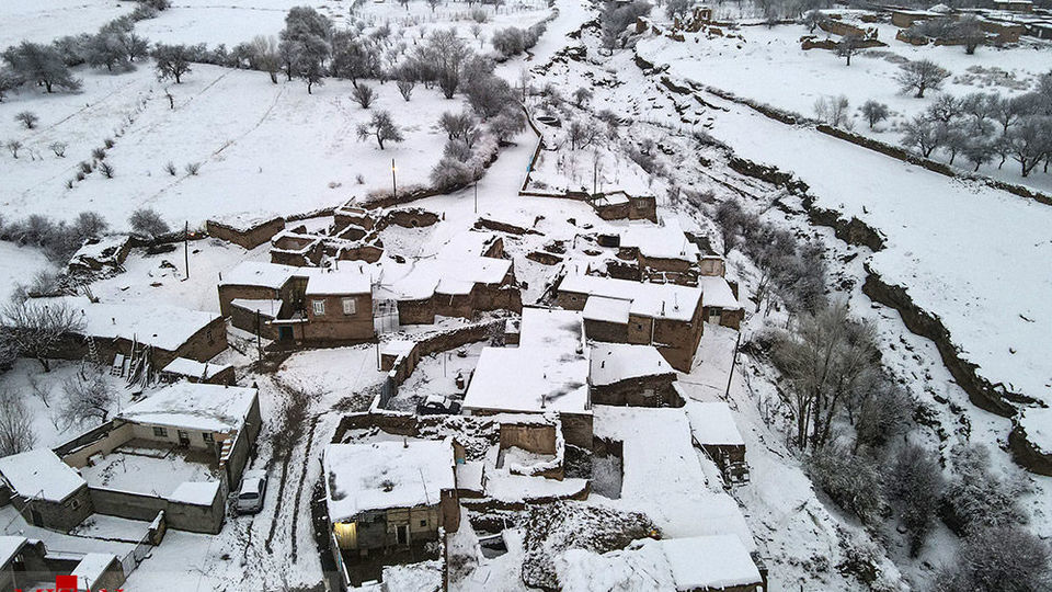 بارش برف در روستای یولقون آغاج - تکاب