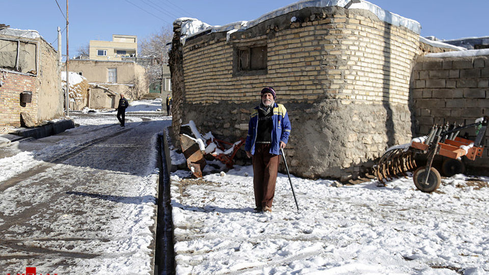 بارش برف در روستای یولقون آغاج - تکاب