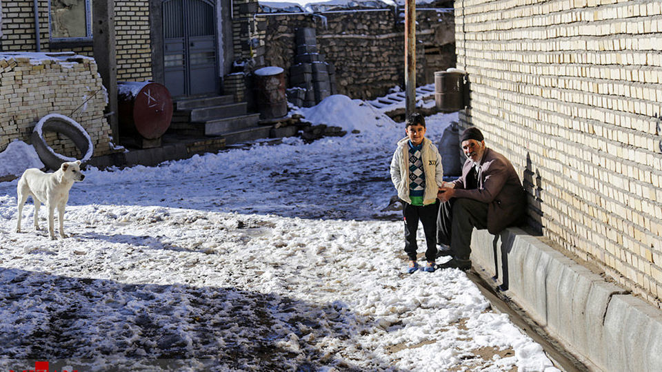 بارش برف در روستای یولقون آغاج - تکاب