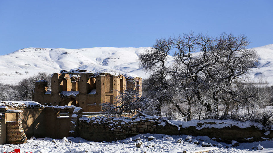 بارش برف در روستای یولقون آغاج - تکاب