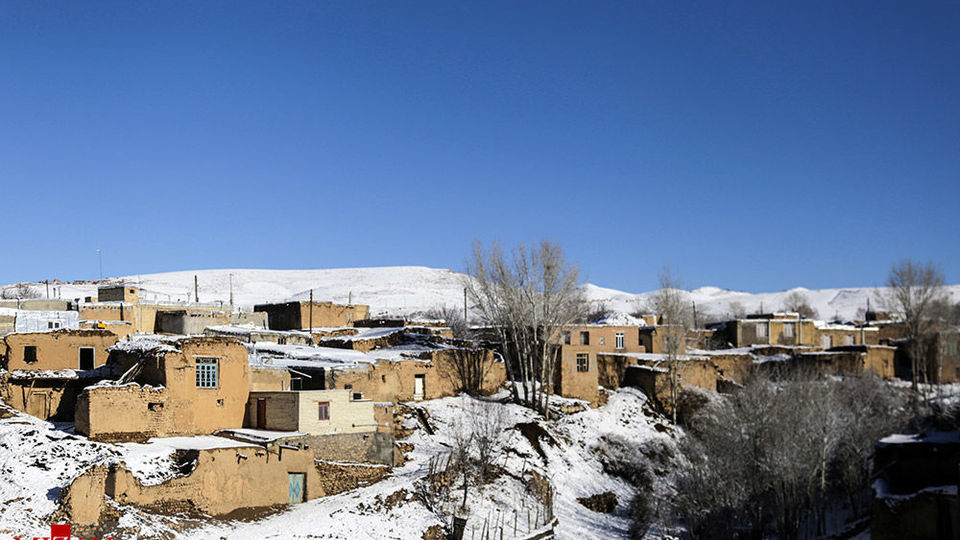 بارش برف در روستای یولقون آغاج - تکاب