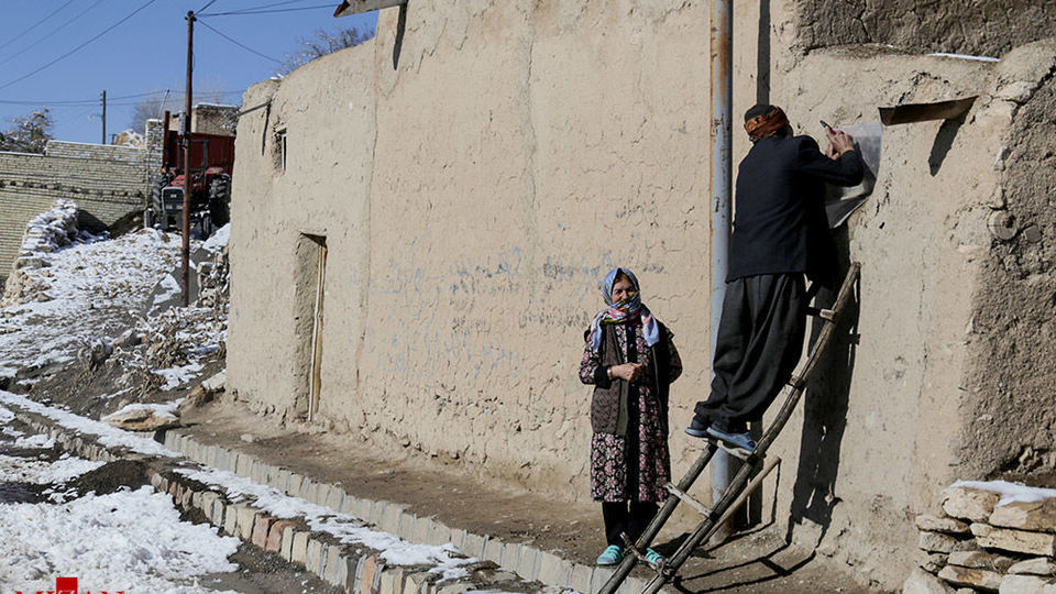 بارش برف در روستای یولقون آغاج - تکاب