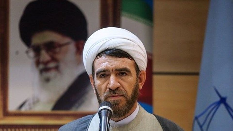 قاضی جعلی در قم دستگیر و محاکمه شد/مردم مراقب جعل عناوین مقامات باشند