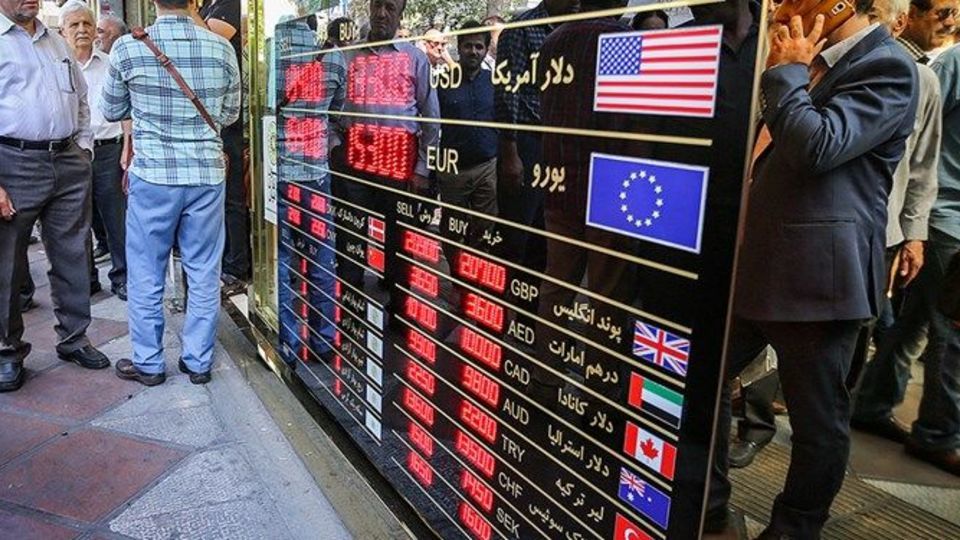 جهش عرضه ارز در ۸ ماهه امسال/ انتظارات تورمی عامل اصلی تحولات ارزی اخیر