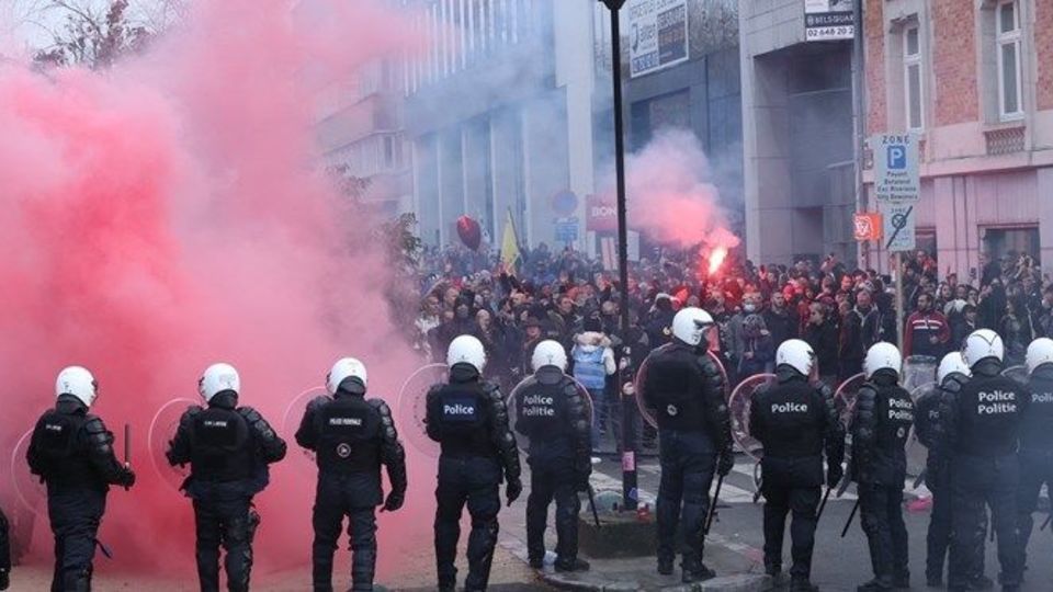 برخورد خشن پلیس بلژیک با هزاران معترض به تشدید محدودیت‌های کرونایی