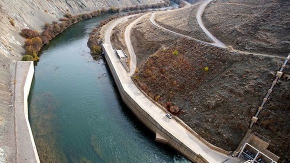 روابط عمومی آب اصفهان: افزایش خروجی در سد زاینده‌رود درکار نبود؛ هویج می شستند