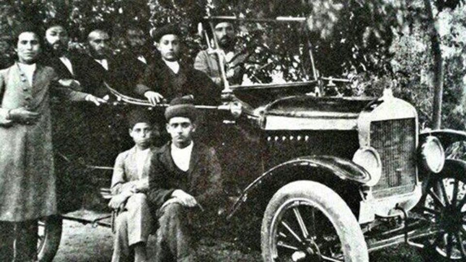 بدبختی اقتصاد ایران از دست لاکچری‌بازها/ بعضی‌ها سالی ۶ ماشینِ گران می‌خریدند