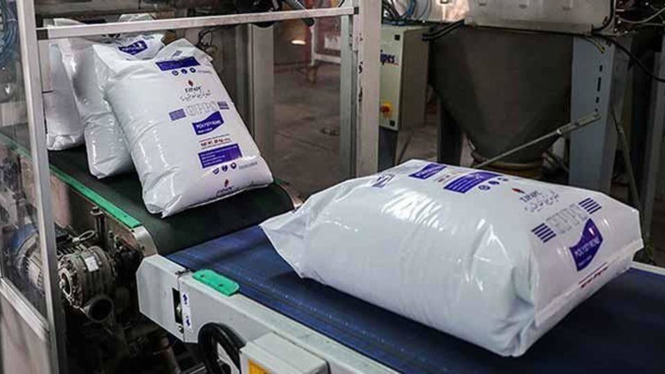 دستور معاون اول رئیس جمهور به وزیر صمت در پی‌گیری قیمت گذاری خلاف قانون محصولات اولیه پتروشیمی