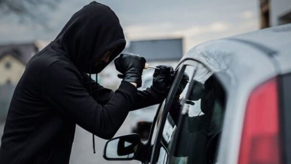  لحظه سرقت یک دستگاه پراید ساعت ۵ صبح