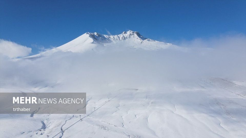 کوه ارسیس پس از بارش برف سفید شد