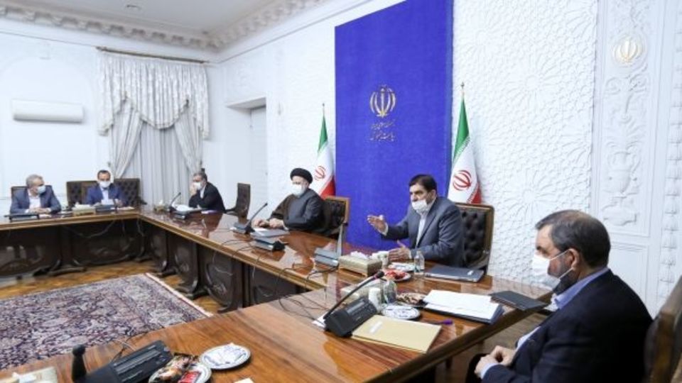  رئیس جمهور: وزارت بهداشت و بانک مرکزی از تقویت ذخایر دارویی کشور پشتیبانی کنند