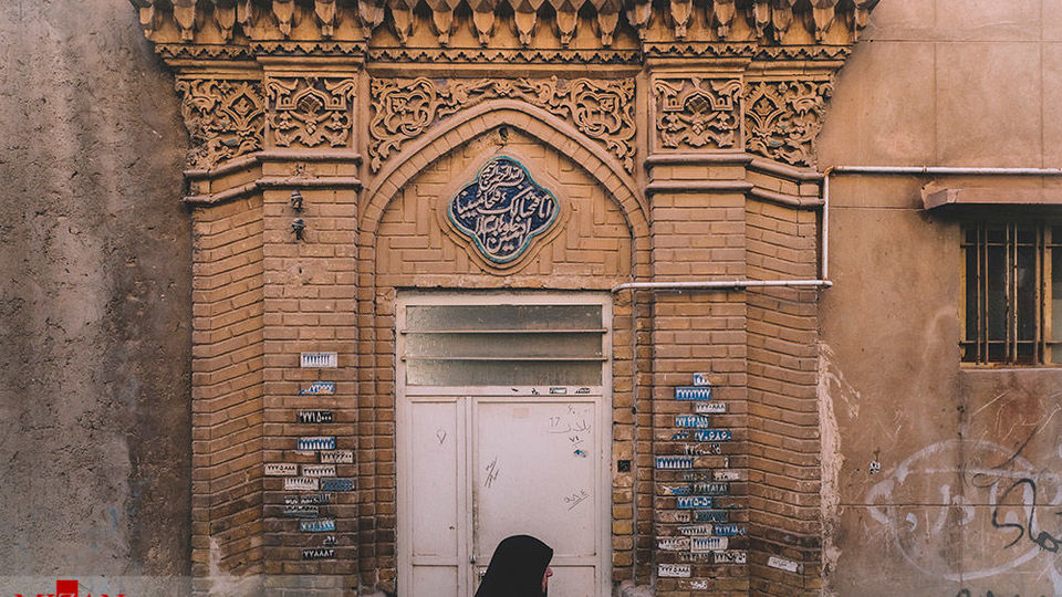 اسامی متبرکه بر پیشانی خانه‌ها