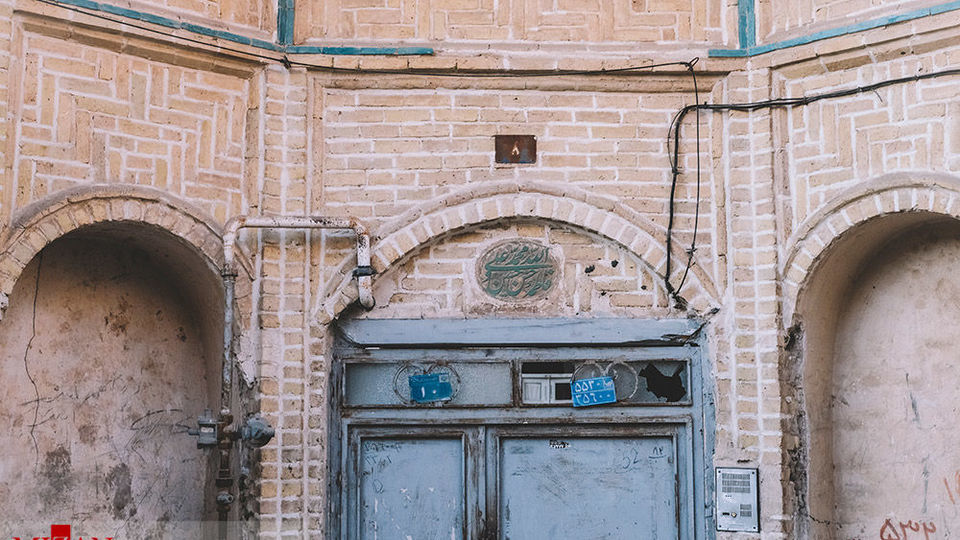 اسامی متبرکه بر پیشانی خانه‌ها