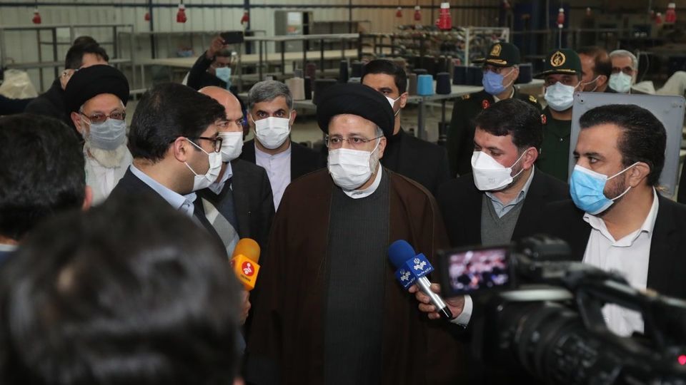 هیچ بانکی در کشور حق تعطیل کردن واحد های تولیدی را ندارد