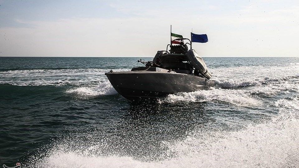 تمرین تاخت آبی تکاوران نیروی زمینی سپاه در خلیج فارس