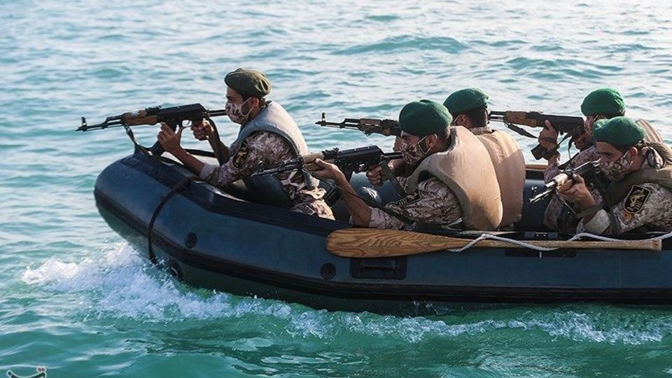 تمرین تاخت آبی تکاوران نیروی زمینی سپاه در خلیج فارس