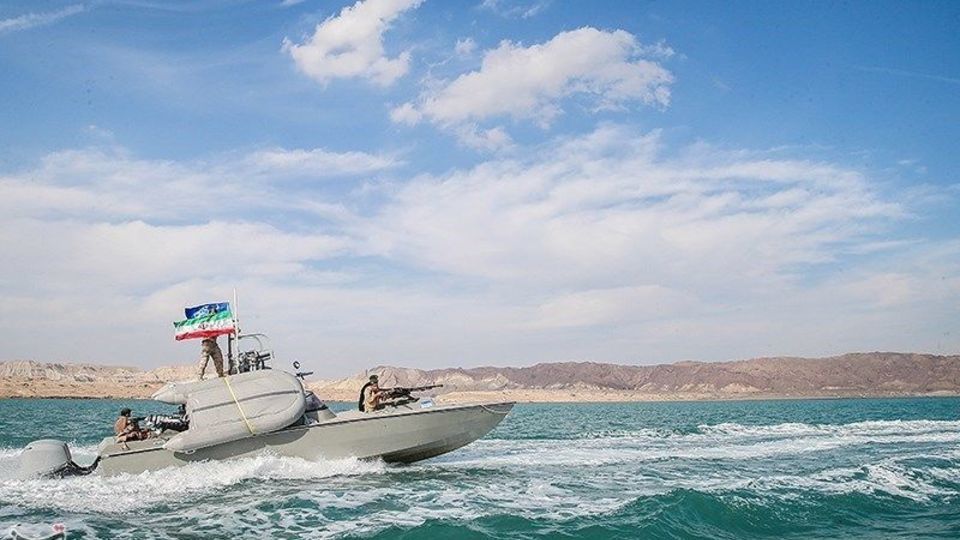 تمرین تاخت آبی تکاوران نیروی زمینی سپاه در خلیج فارس