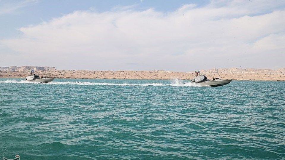 تمرین تاخت آبی تکاوران نیروی زمینی سپاه در خلیج فارس