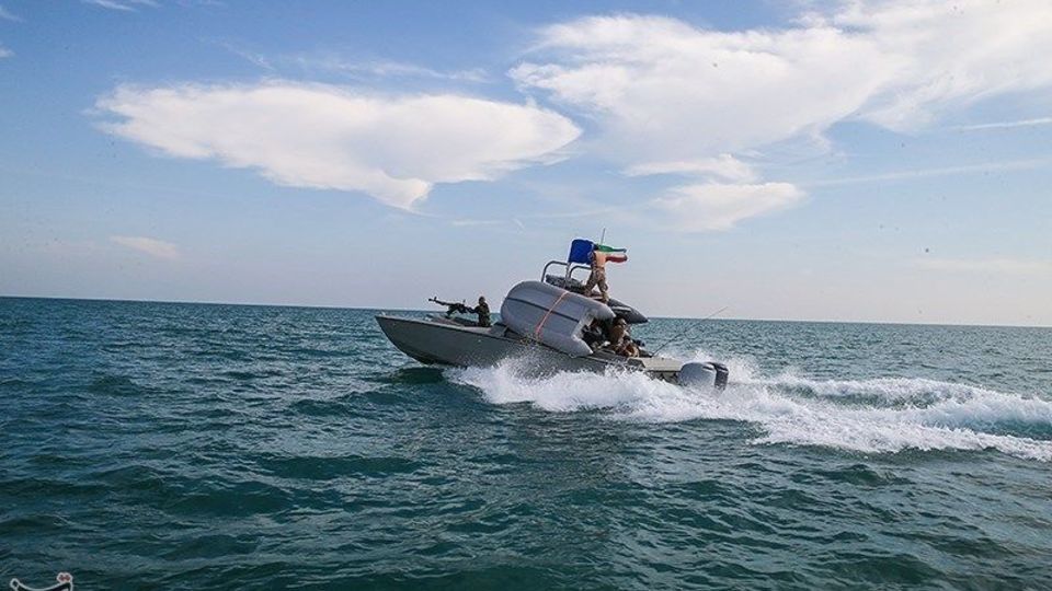 تمرین تاخت آبی تکاوران نیروی زمینی سپاه در خلیج فارس