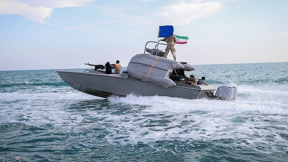 تمرین تاخت آبی تکاوران نیروی زمینی سپاه در خلیج فارس