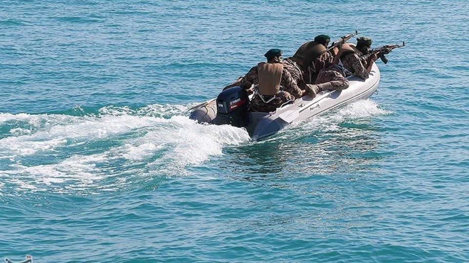 تمرین تاخت آبی تکاوران نیروی زمینی سپاه در خلیج فارس