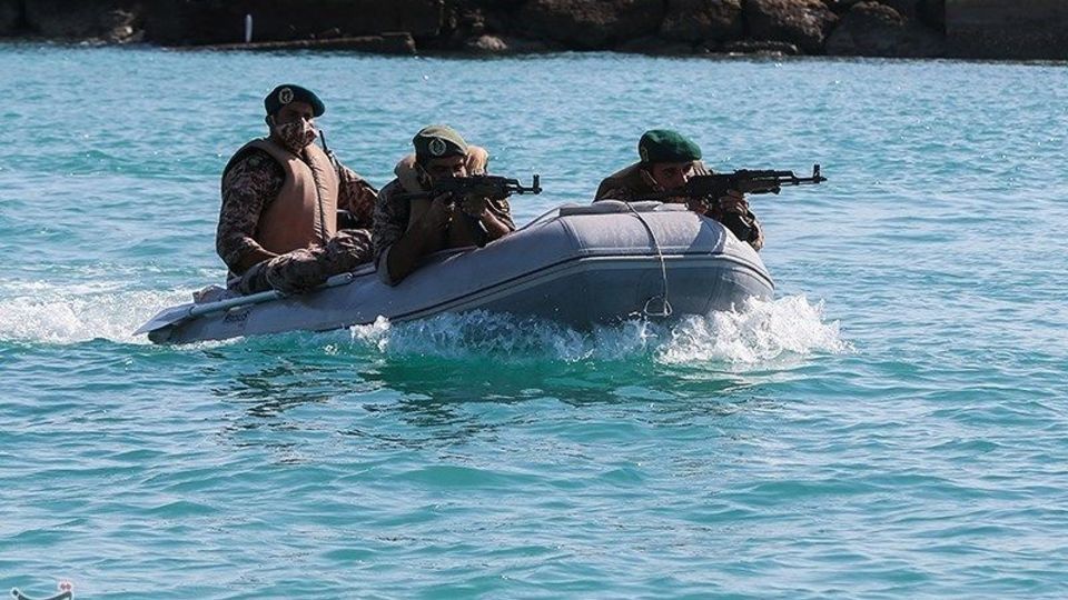 تمرین تاخت آبی تکاوران نیروی زمینی سپاه در خلیج فارس