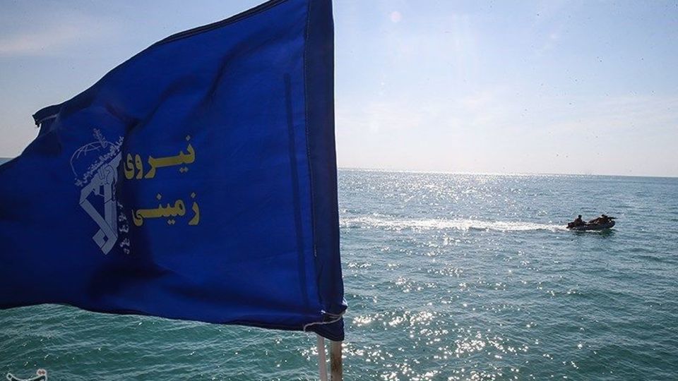 تمرین تاخت آبی تکاوران نیروی زمینی سپاه در خلیج فارس