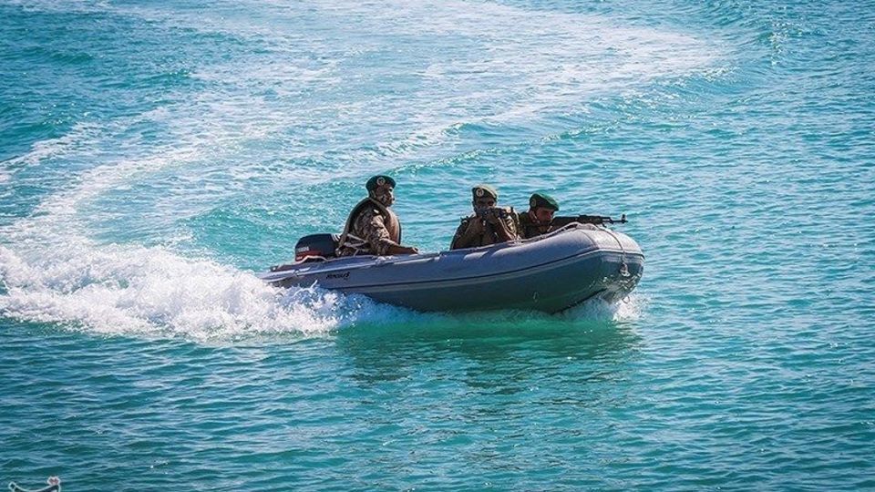 تمرین تاخت آبی تکاوران نیروی زمینی سپاه در خلیج فارس