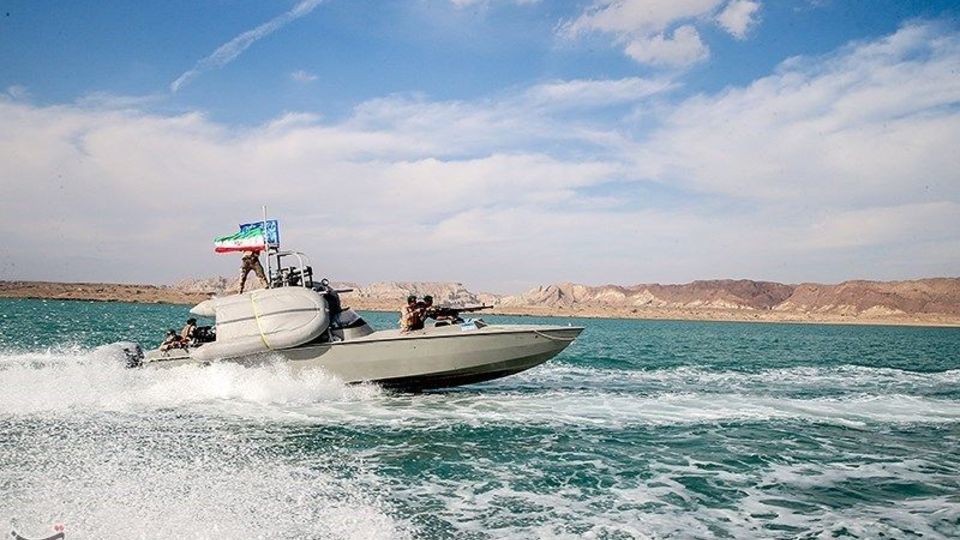 تمرین تاخت آبی تکاوران نیروی زمینی سپاه در خلیج فارس