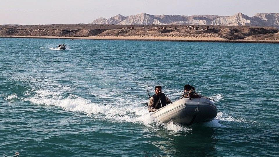 تمرین تاخت آبی تکاوران نیروی زمینی سپاه در خلیج فارس
