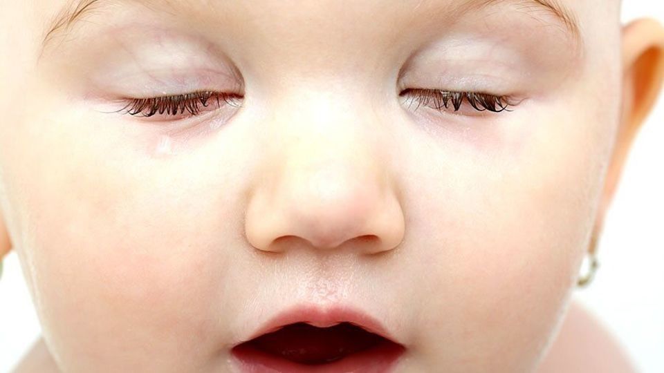 عادت‌های بدی که منجر به پیری چشم می‌شوند