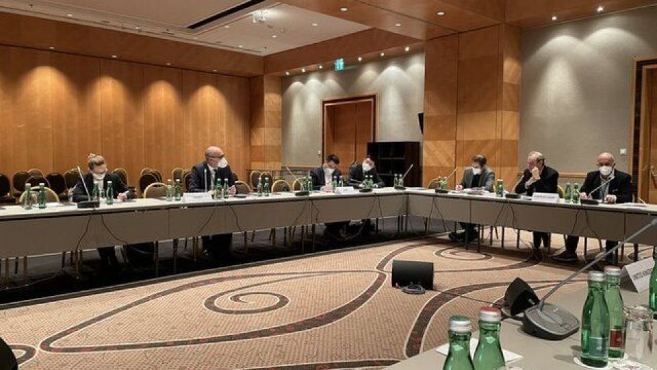 گزارش توییتری اولیانوف از دیدار هیات‌های ۱+۴ و آمریکا