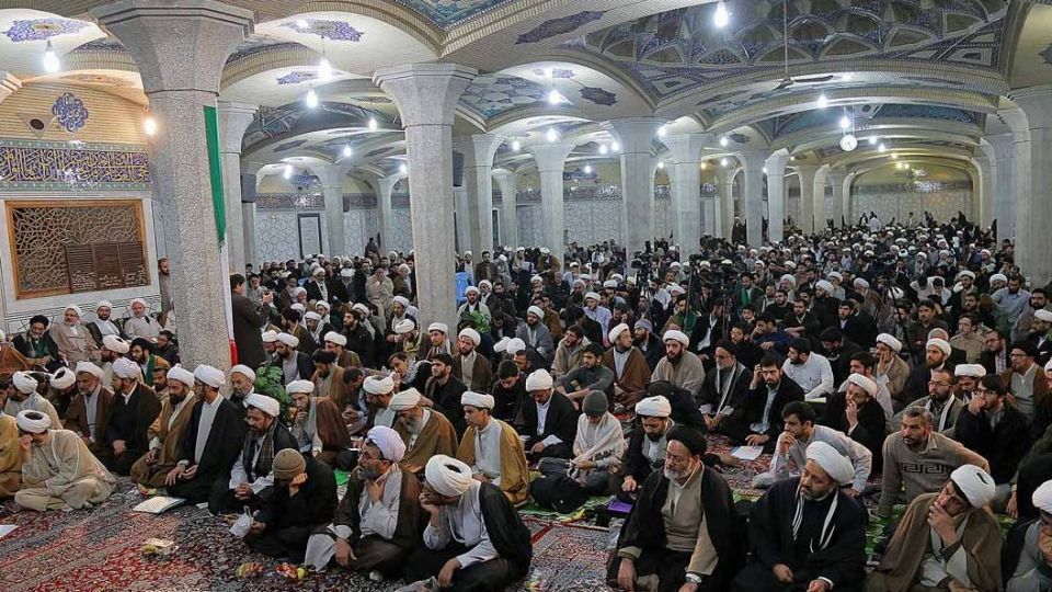  بعضی طلبه‌ها در اسنپ کار می‌کنند