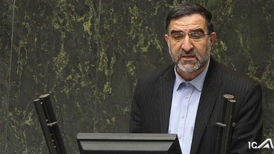 امیرآبادی فراهانی: با رفت و آمد لایحه بودجه، زمان کشور تلف می شود