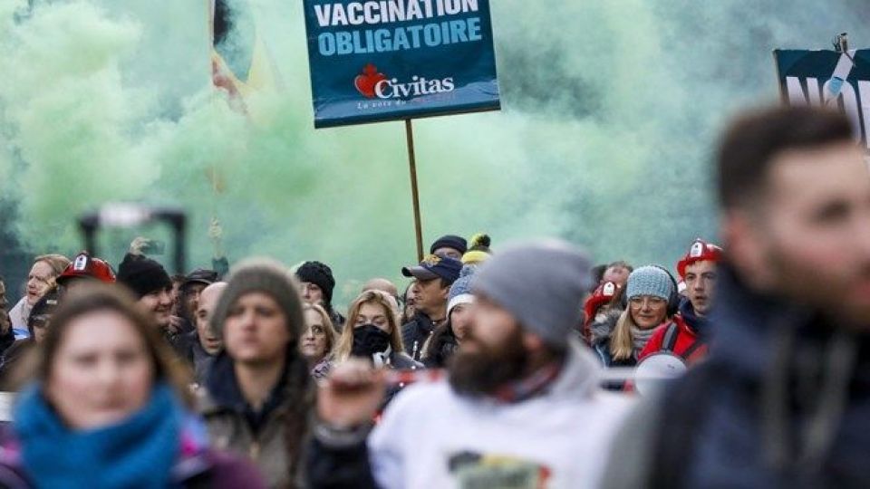 تظاهرات هزاران نفر در بروکسل علیه قوانین محدود کننده کرونا