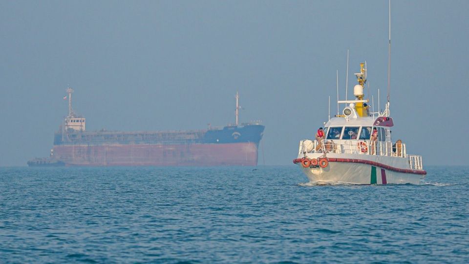 مانور مقابله با آلودگی نفتی و جستجو و نجات