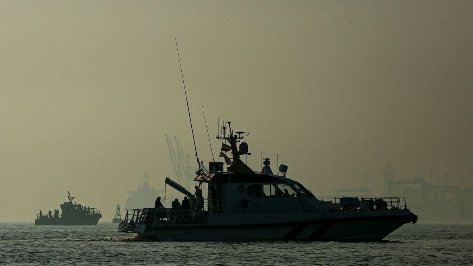 مانور مقابله با آلودگی نفتی و جستجو و نجات