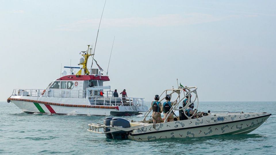 مانور مقابله با آلودگی نفتی و جستجو و نجات