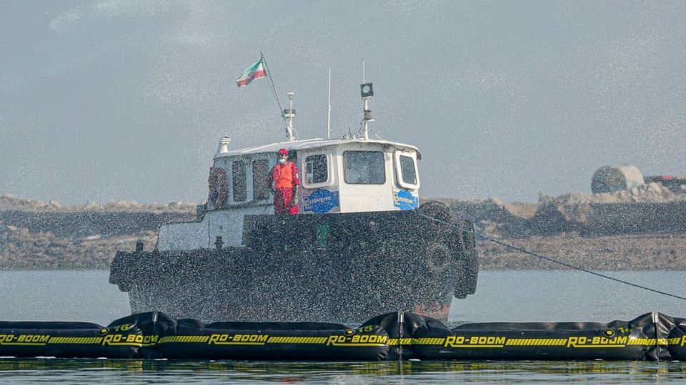 مانور مقابله با آلودگی نفتی و جستجو و نجات