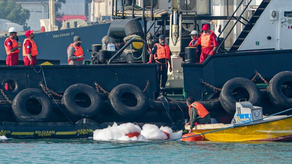مانور مقابله با آلودگی نفتی و جستجو و نجات