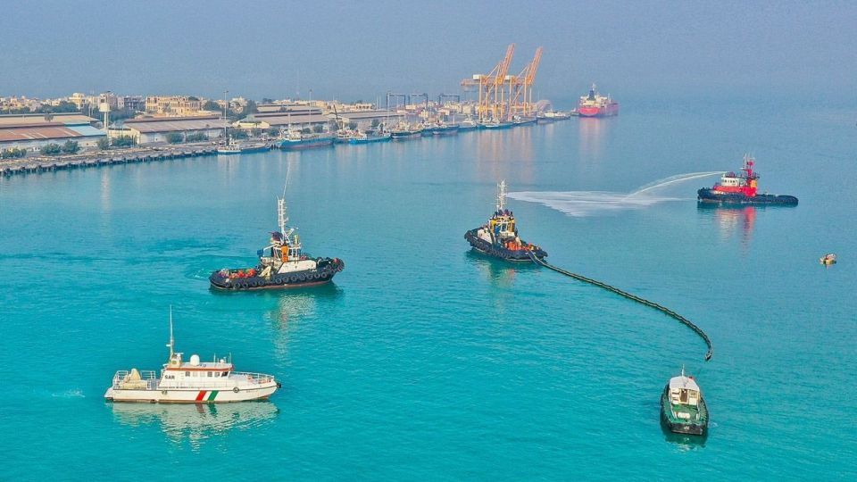 مانور مقابله با آلودگی نفتی و جستجو و نجات