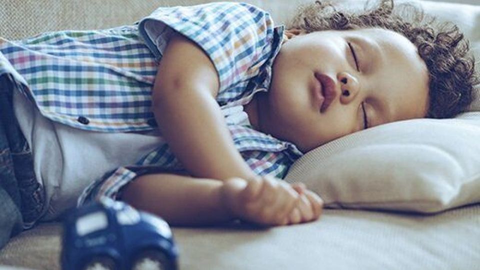 به پهلو بخوابید تا آلزایمر و پارکینسون نگیرید!