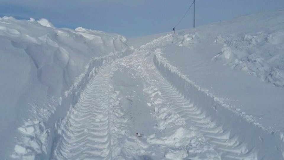 ۱۵۰ روستای شهرستان هشترود همچنان در محاصره برف+ فیلم